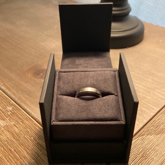 David Yurman Beveled Wedding Band Ring Grey Titanium 6mm Size 10 - Picture 10 of 11